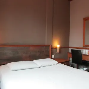 Hotel Four Chain View